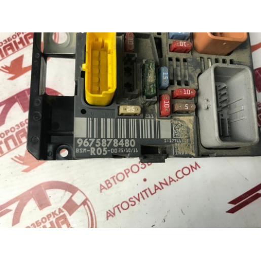 Блок запобіжників Citroen Berlingo 2008-2018 9675878480